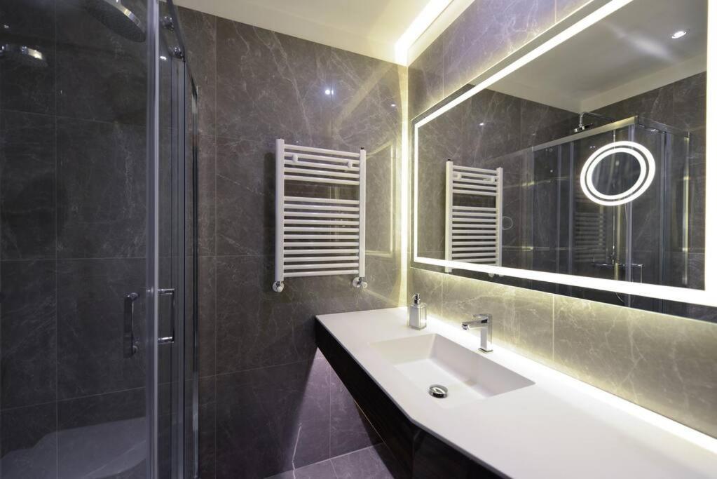 The Frattina - Luxury Serviced Apartment Рим Екстериор снимка